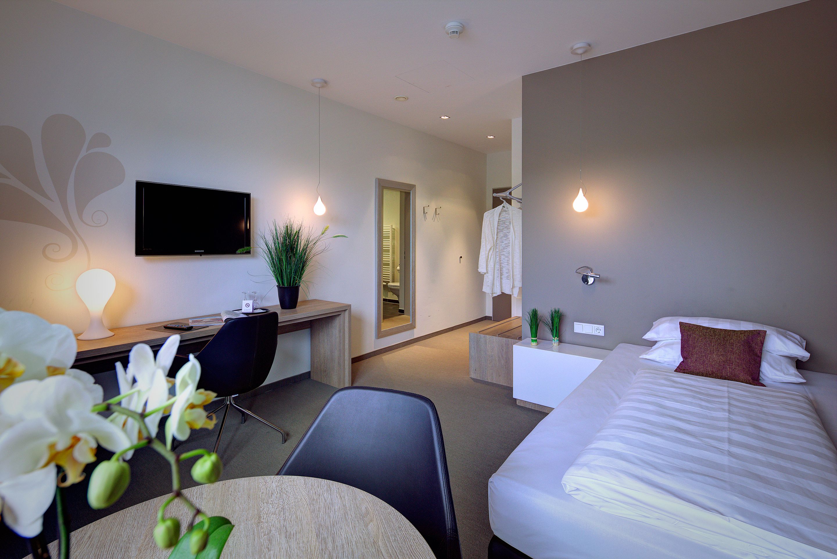 standard single room, 1 single bed, accessible | desk, laptop workspace, blackout curtains, soundproofing