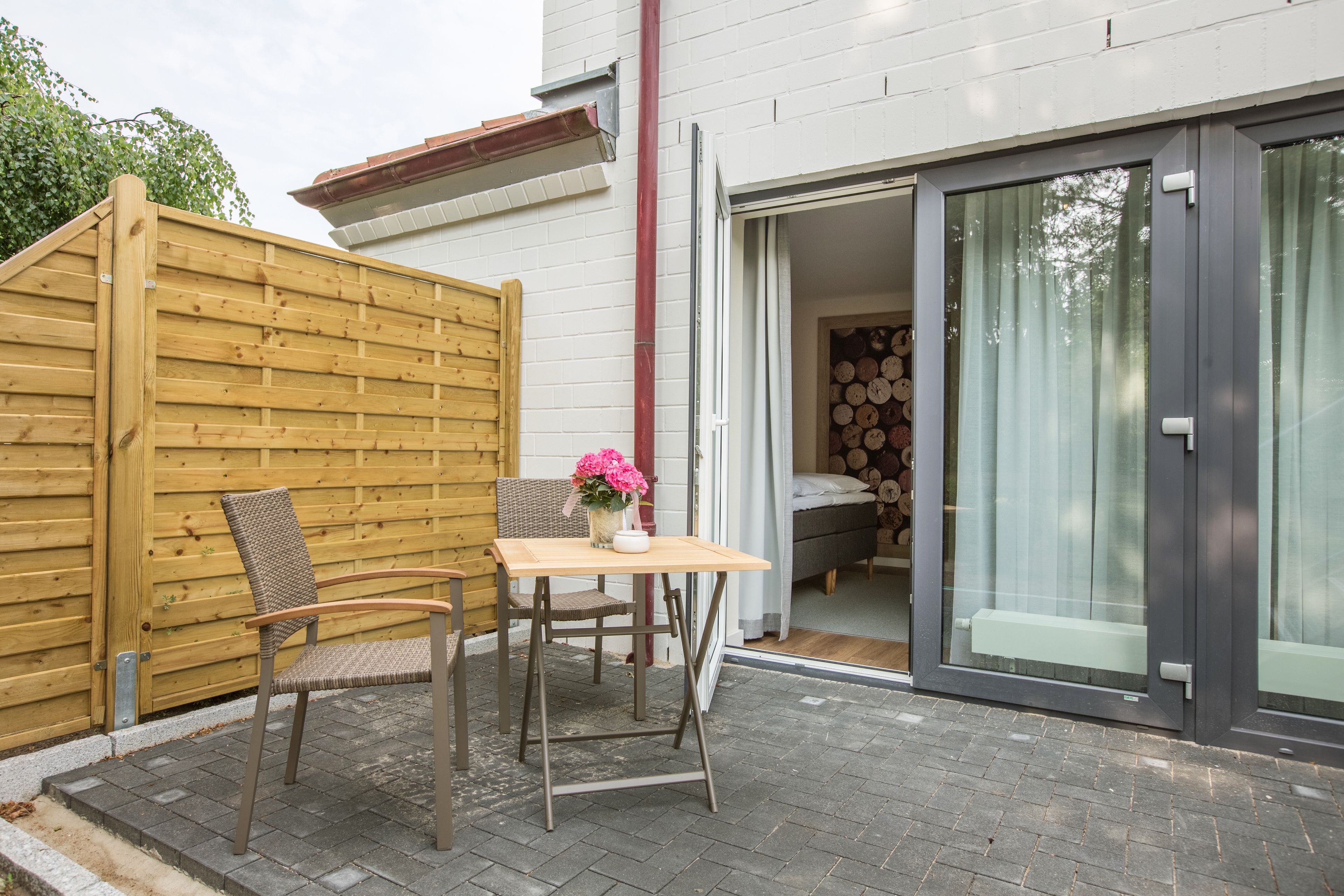 große lage: double room with terrace, 50 metres behind the main building, quiet area  | terrace/patio