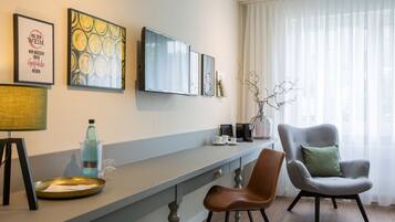 Tweepersoonskamer (Ortswein) | Woonruimte | Flatscreentelevisie