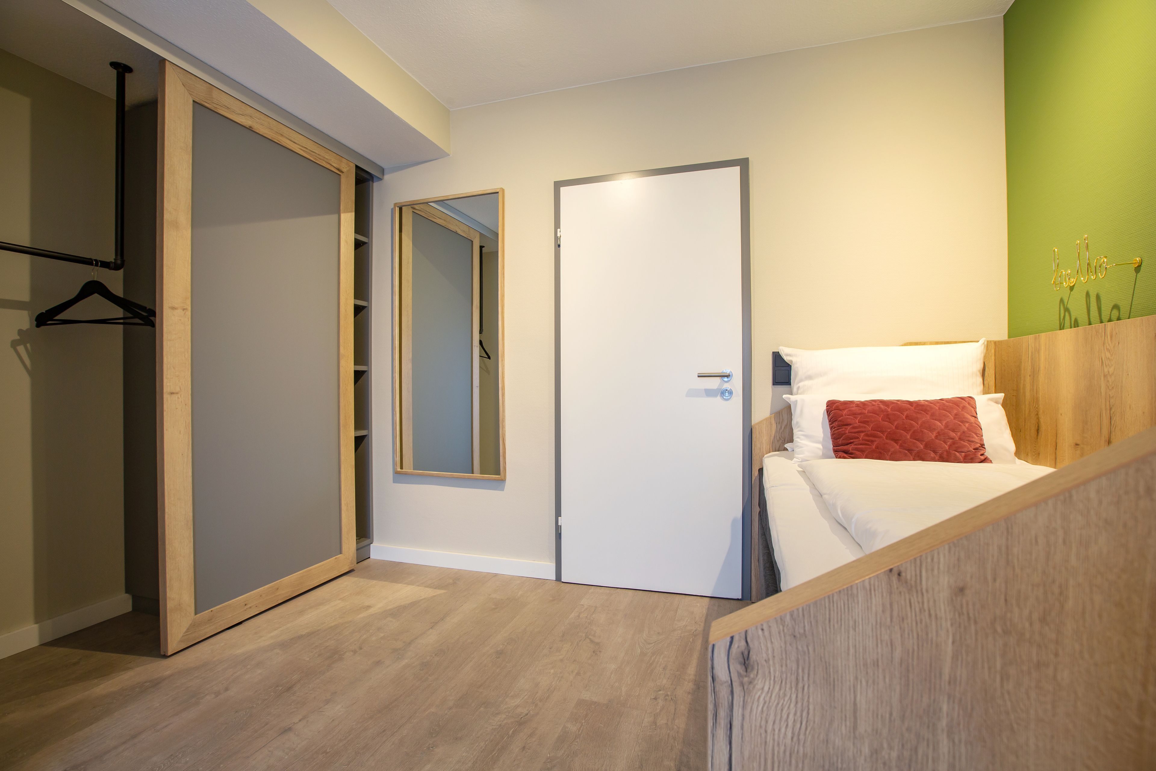 single room (gutswein) | desk, free wifi, bed sheets