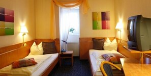 Minibar, in-room safe, iron/ironing board, free WiFi - Villa Brenner (Gruenstadt)