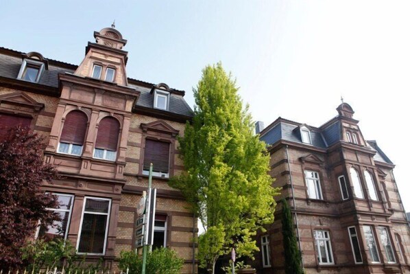 Front of property - Villa Brenner (Gruenstadt)