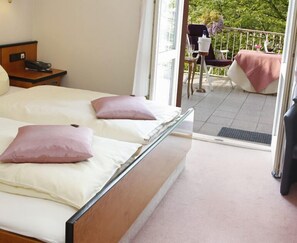 舒適雙人或雙床房 | 迷你吧、客房內保險箱、熨斗/熨衣板、免費無線上網