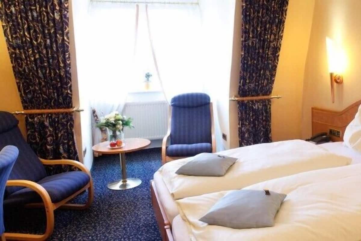 Minibar, in-room safe, iron/ironing board, free WiFi