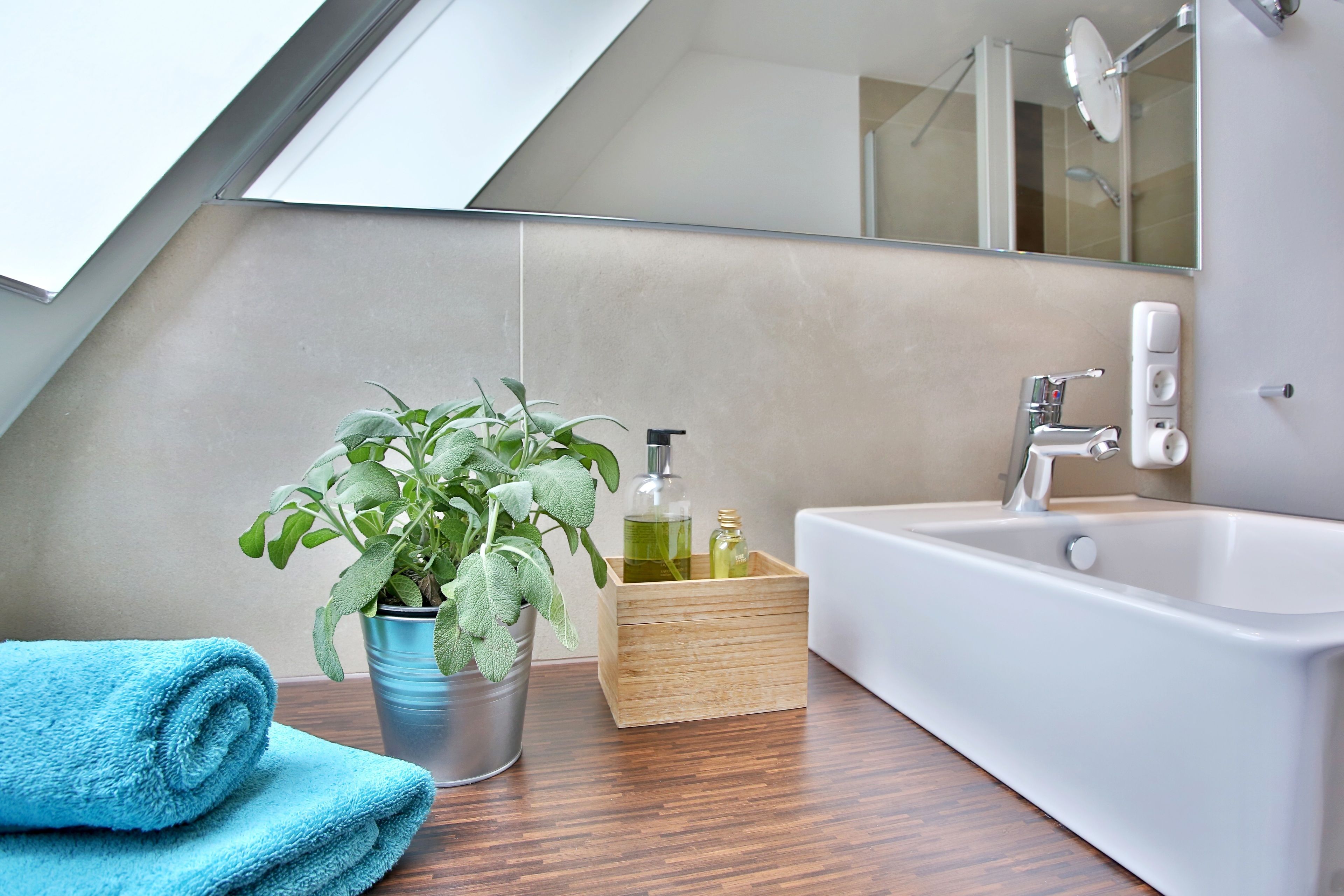 standard double room, 1 double bed | bathroom sink