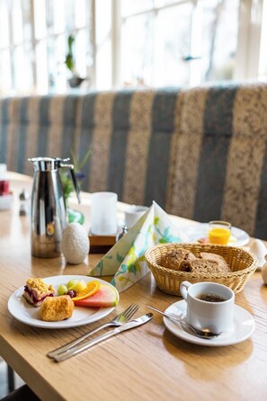 Ilmainen päivittäinen buffetaamiainen 
