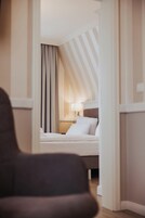 办公桌、免费 WiFi