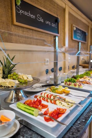 Free daily buffet breakfast  - Villa Strandperle IV Jahreszeiten Kühlungsborn (Kuehlungsborn)
