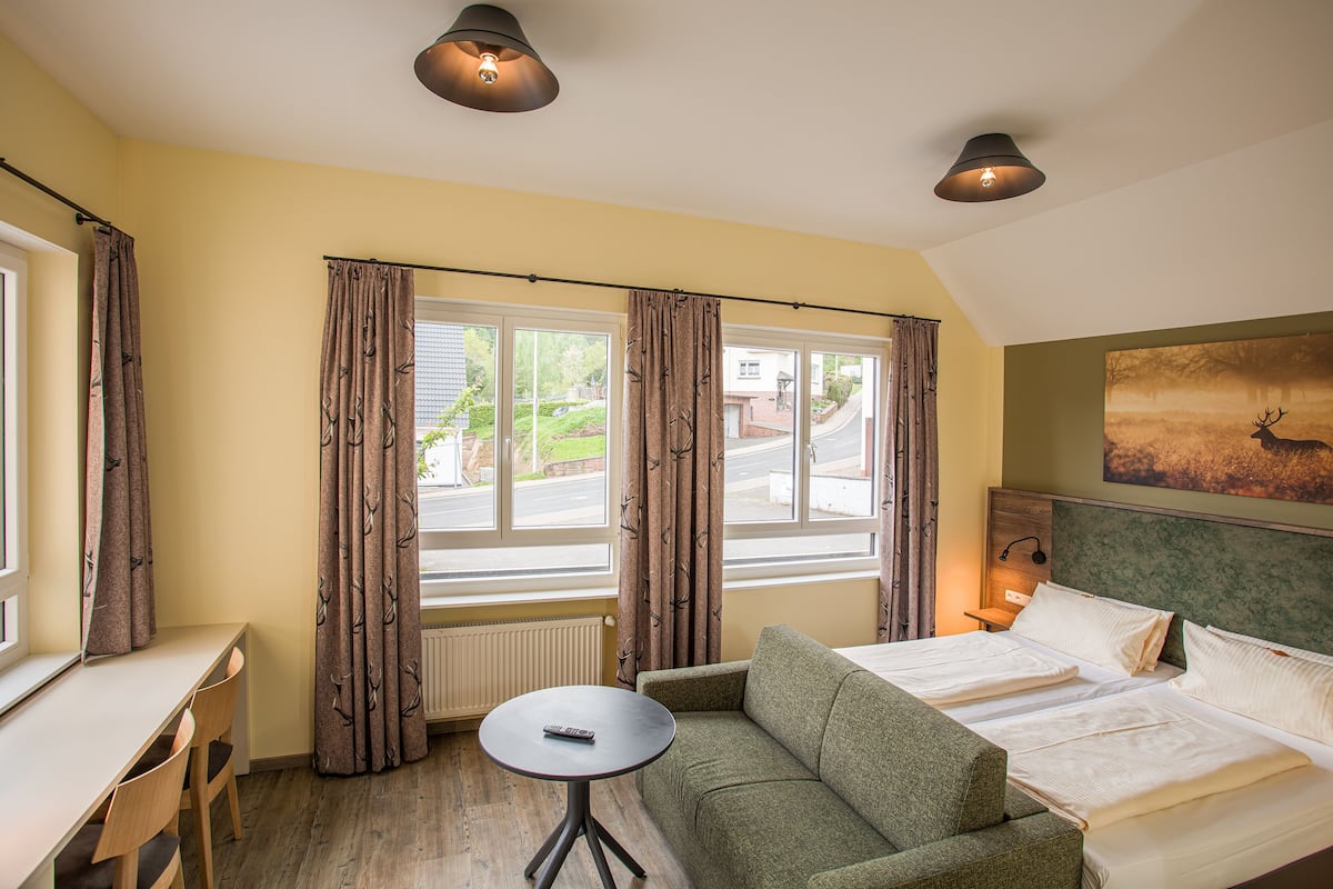 1 bedroom, desk, free WiFi, bed sheets