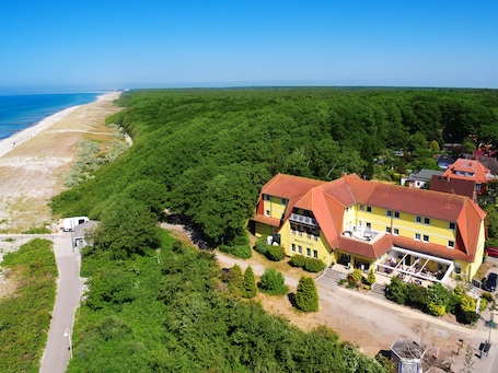 Außenbereich. Seehotel Düne