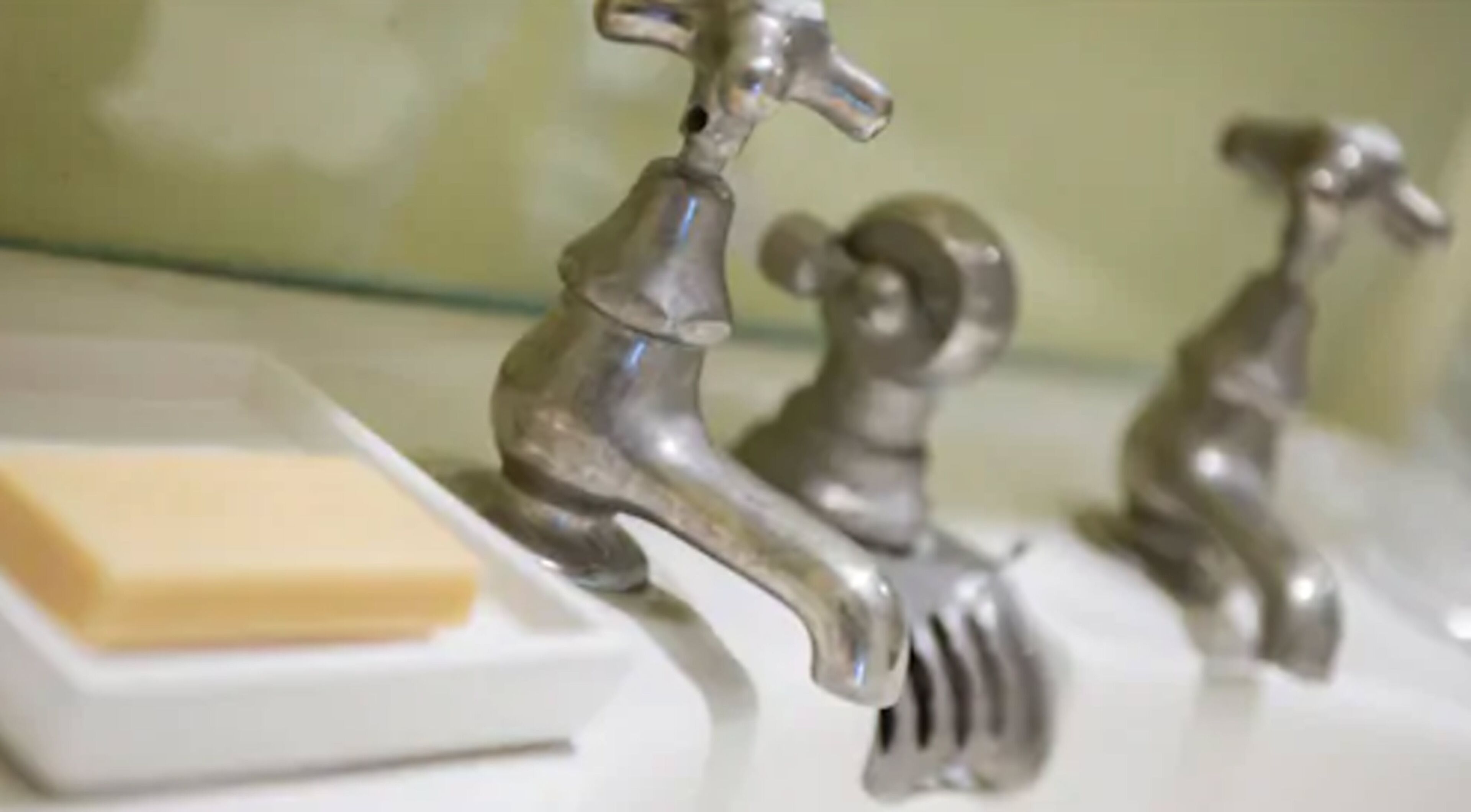 double room | bathroom sink