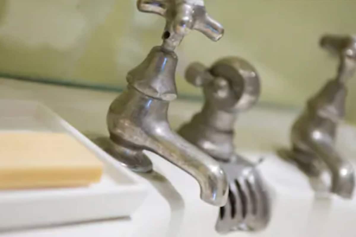 double room | bathroom sink