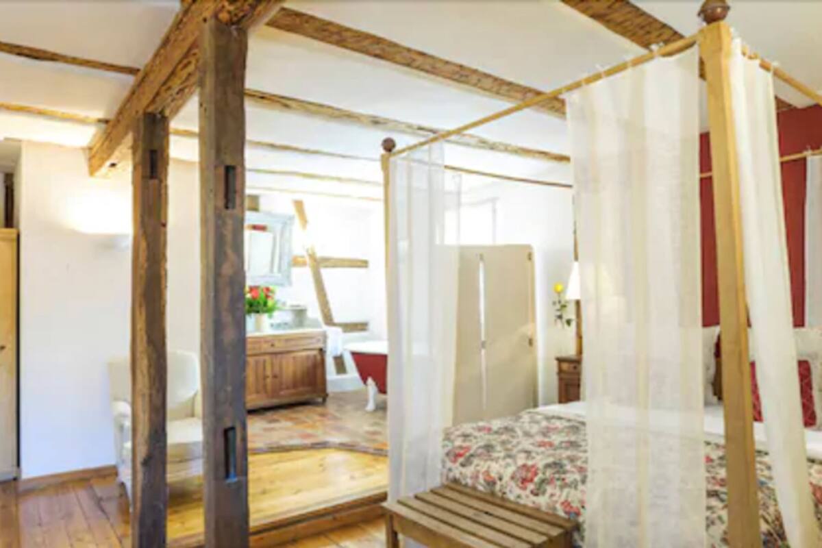 Habitación de luna de miel | Cortinas opacas, wifi gratis, decoración individual