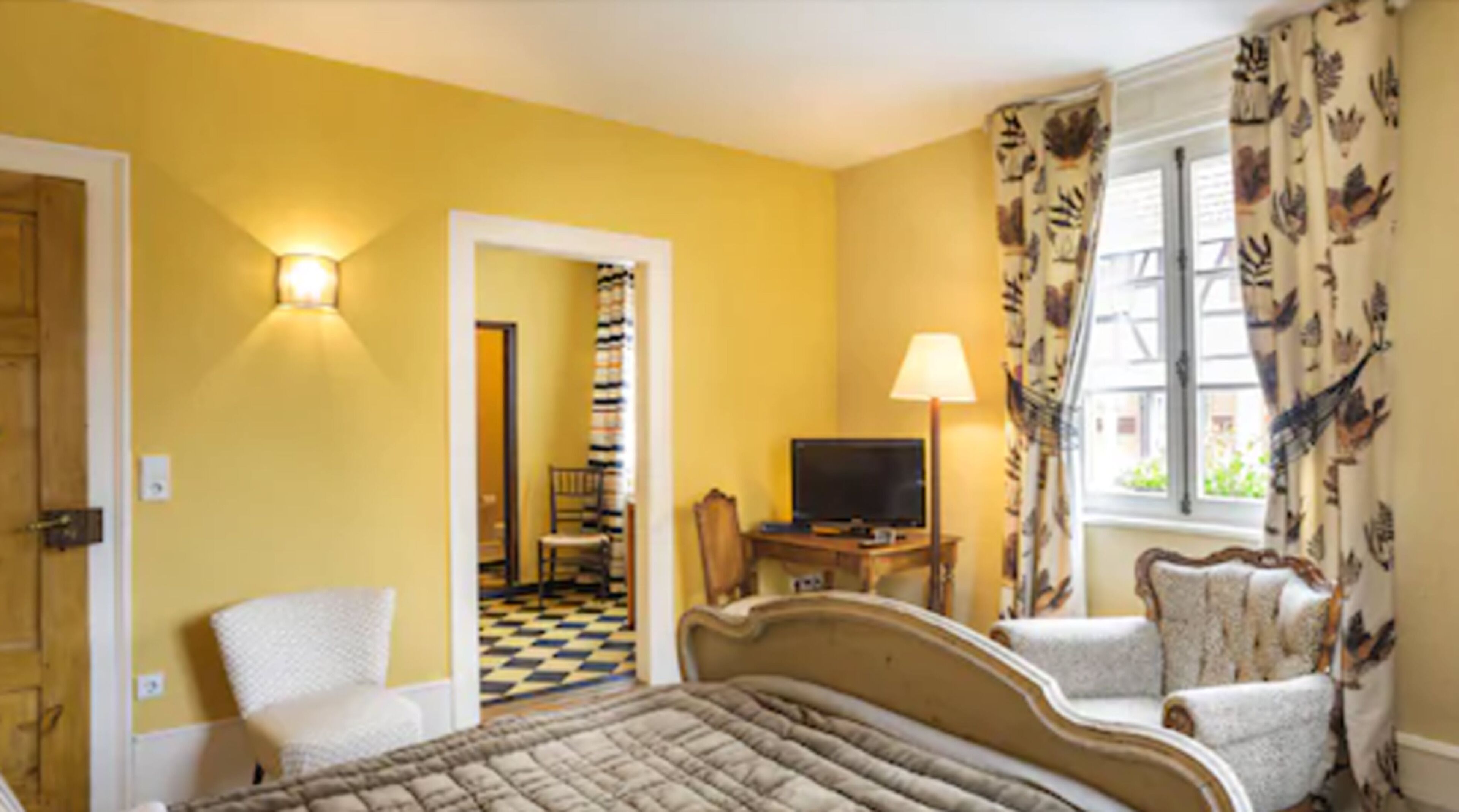 single room | individually decorated, individually furnished, blackout curtains