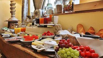 Tägliches Frühstücksbuffet gegen Gebühr
