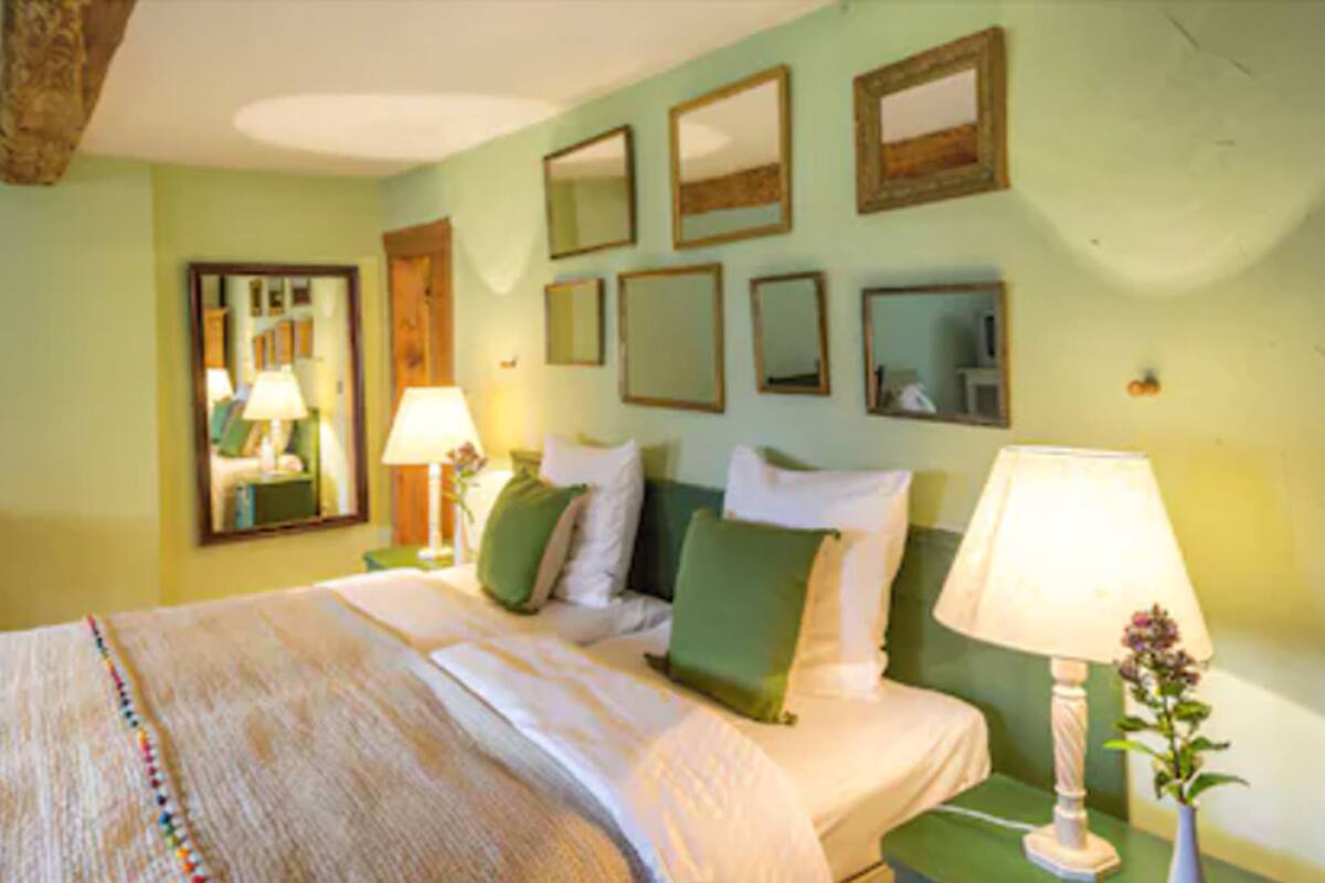 Habitación doble | Cortinas opacas, wifi gratis, decoración individual