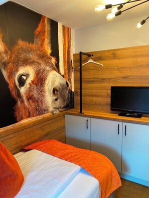 Apartment, 3 Schlafzimmer | Schreibtisch, laptopgeeigneter Arbeitsplatz, Bügeleisen/Bügelbrett