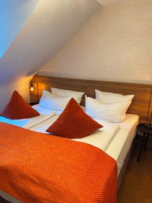 Apartment, 3 Schlafzimmer | Schreibtisch, laptopgeeigneter Arbeitsplatz, Bügeleisen/Bügelbrett