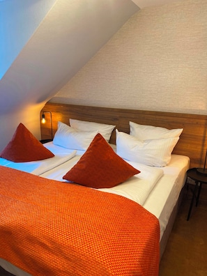 Apartment, 3 Schlafzimmer | Schreibtisch, laptopgeeigneter Arbeitsplatz, Bügeleisen/Bügelbrett