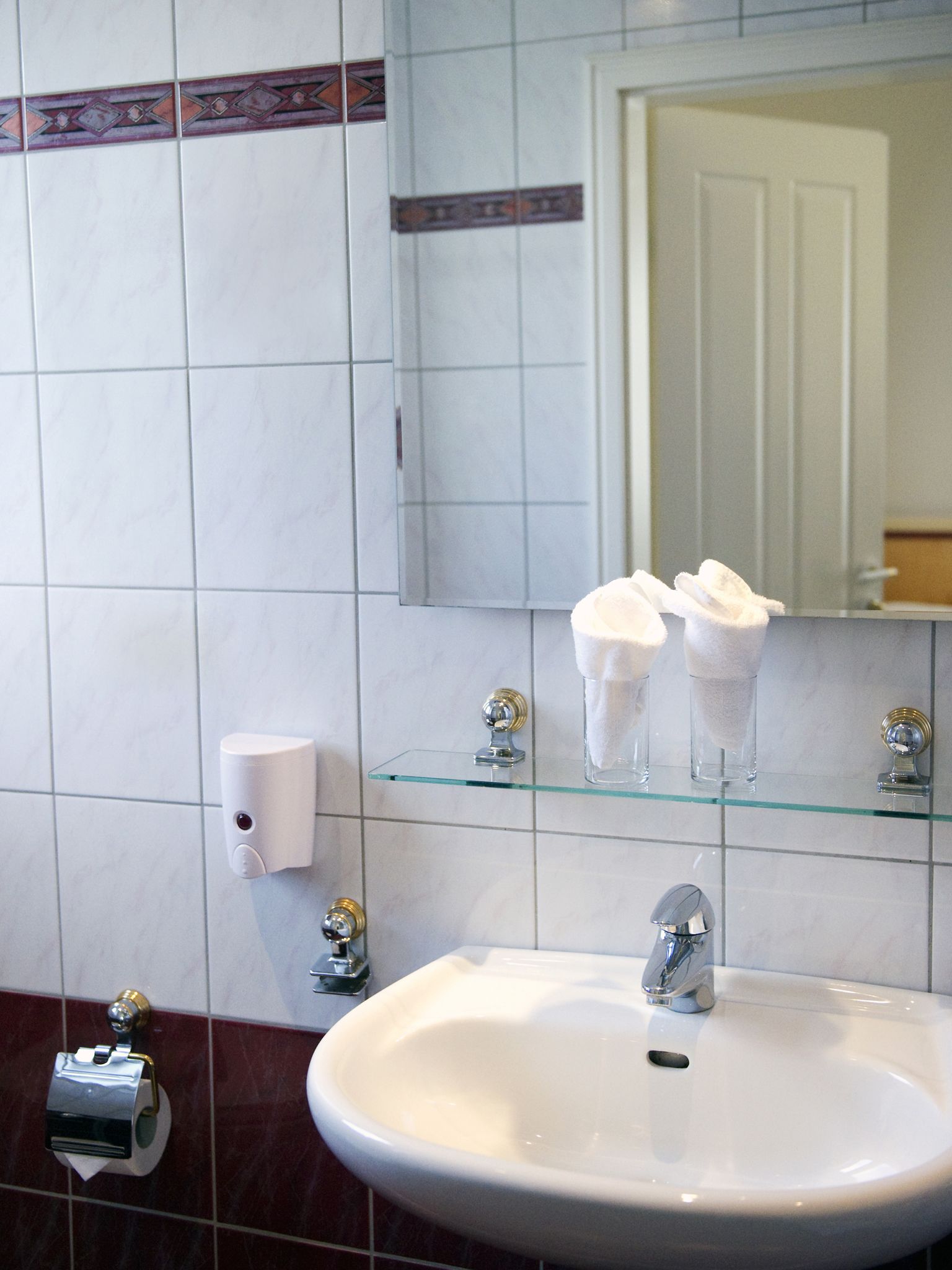 double room | bathroom sink