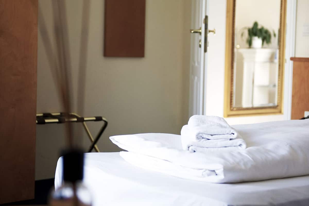 Single Room | Free minibar, in-room safe, desk, blackout drapes
