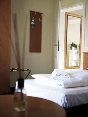 Yhden hengen huone | Ilmaiset minibaarituotteet, tallelokero huoneessa, työpöytä