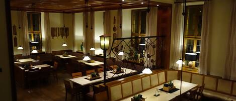 Café da manhã com buffet grátis todos os dias