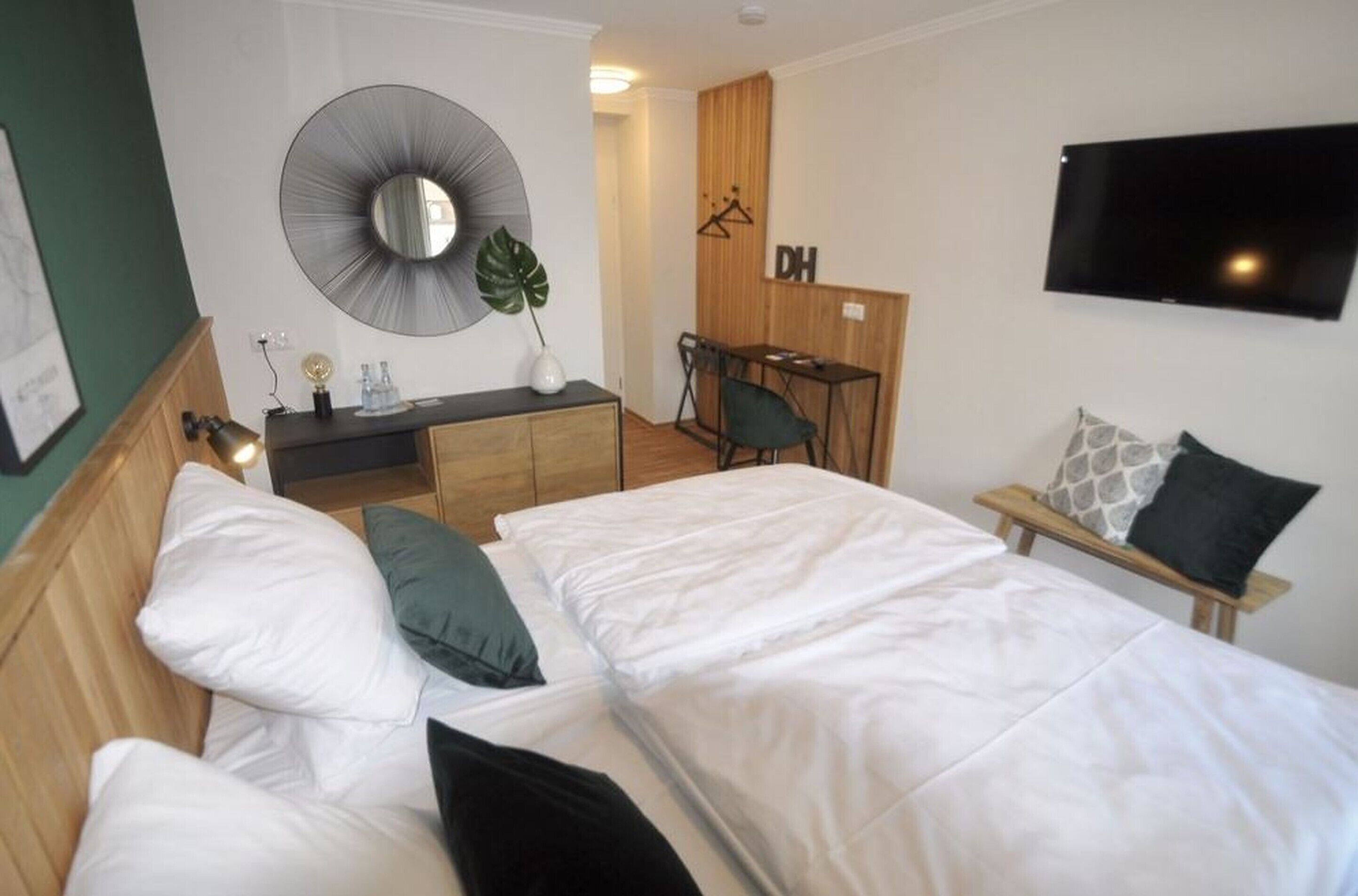 comfort double room | hypo-allergenic bedding, individually decorated, individually furnished