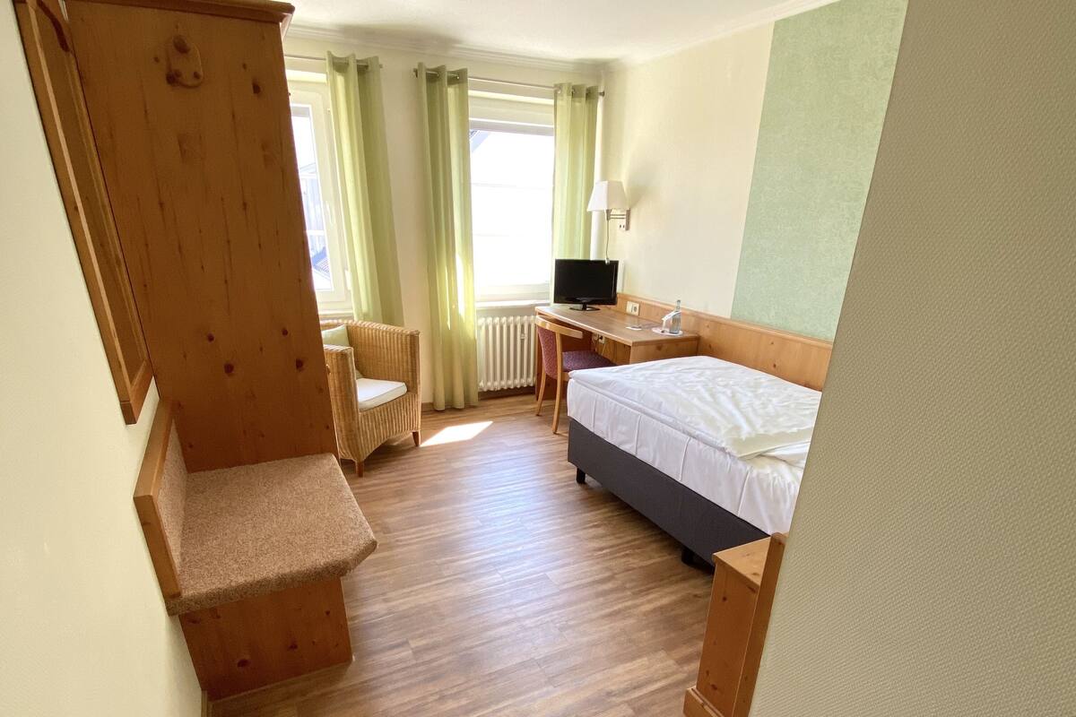 Standard Single Room | Hypo-allergenic bedding available, desk, laptop workspace, WiFi (free)