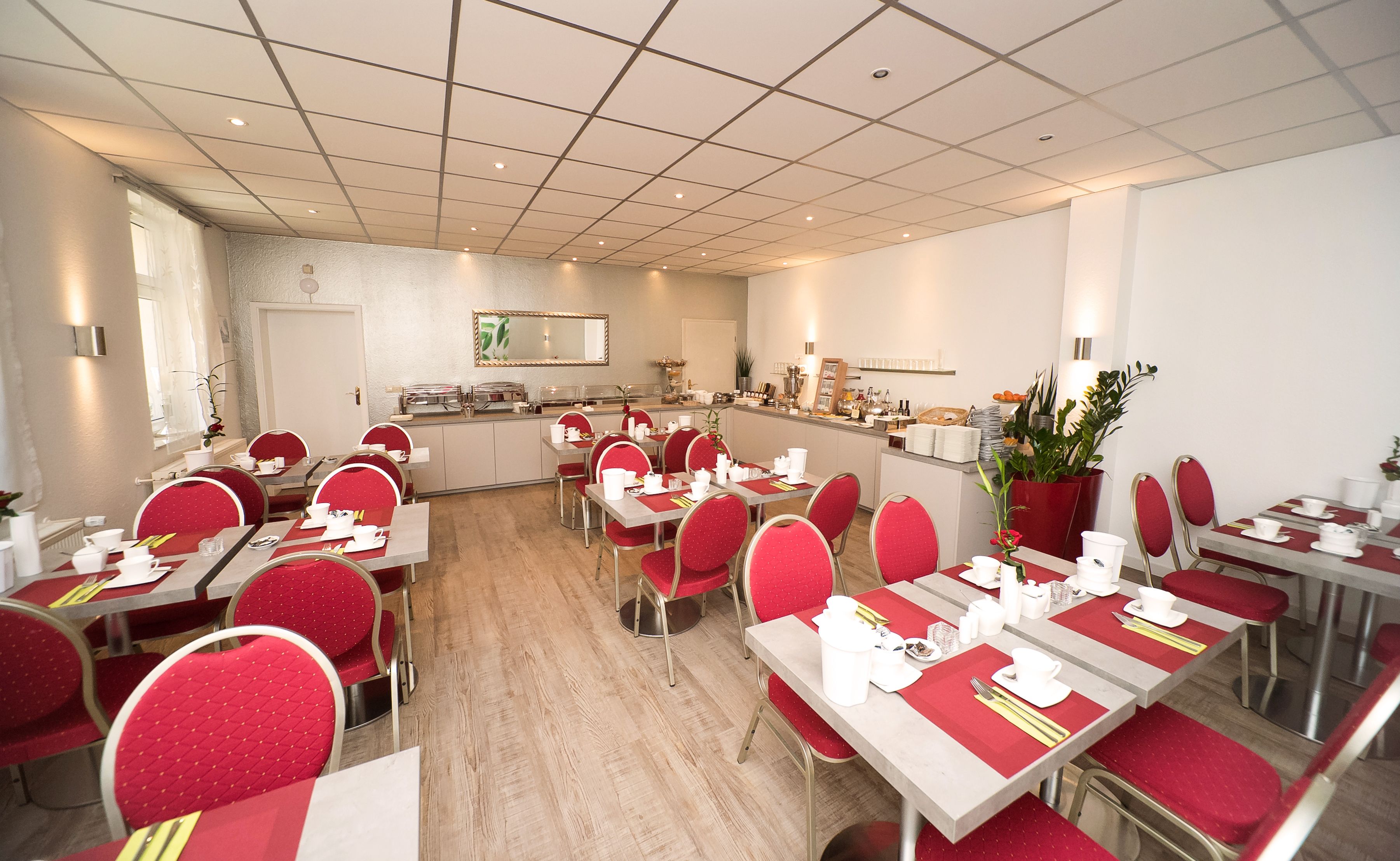 每日供應吃到飽早餐 (每人 EUR19.5)