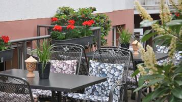 ๋งค์ผ ๋ทํ ์์นจ ์์ฌ(1์ธ๋น EUR 18.00)