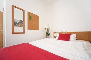 Standard Single Room | Hypo-allergenic bedding, memory-foam beds, in-room safe, desk - City Hotel Am Wasserturm (Halle (Saale))