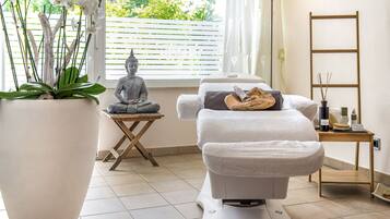 Utendørs behandlingsområde, kroppsbehandlinger og hydroterapi