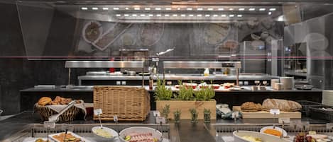 Päivittäinen buffetaamiainen (20 EUR per henkilö)
