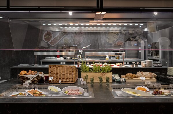 Se ofrece un desayuno bufé (20 EUR por persona)