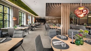 2 restaurants, breakfast, lunch, dinner served; Mediterranean cuisine - Hotel VierJahreszeiten am Seilersee (Iserlohn)