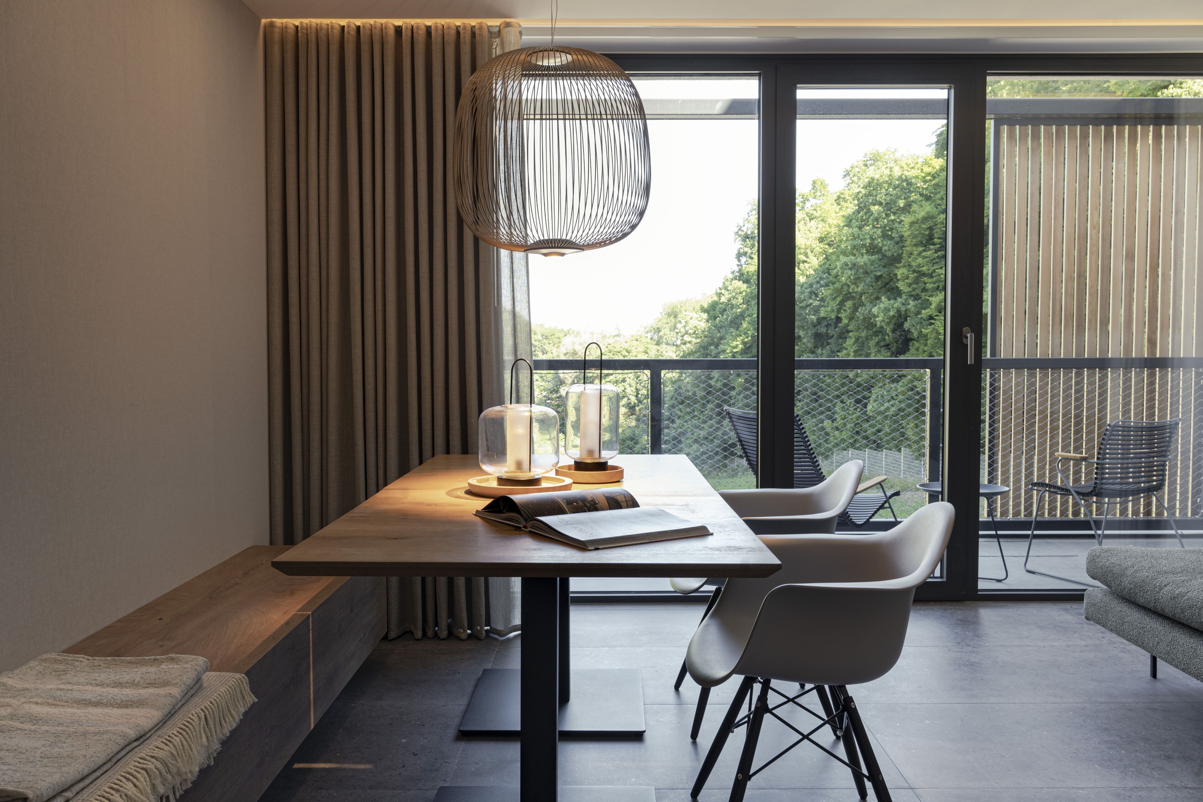 design studio suite | living area | 55-inch smart tv with satellite channels, tv, netflix