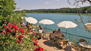 Aperto a pranzo e cena, cucina regionale