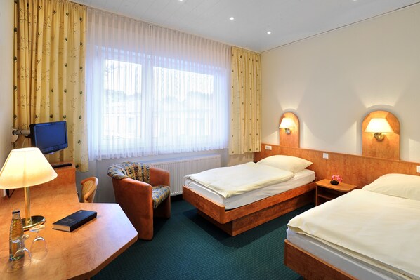 Kamar Double | Seprai premium, meja kerja, kedap suara, dan tempat tidur bayi gratis