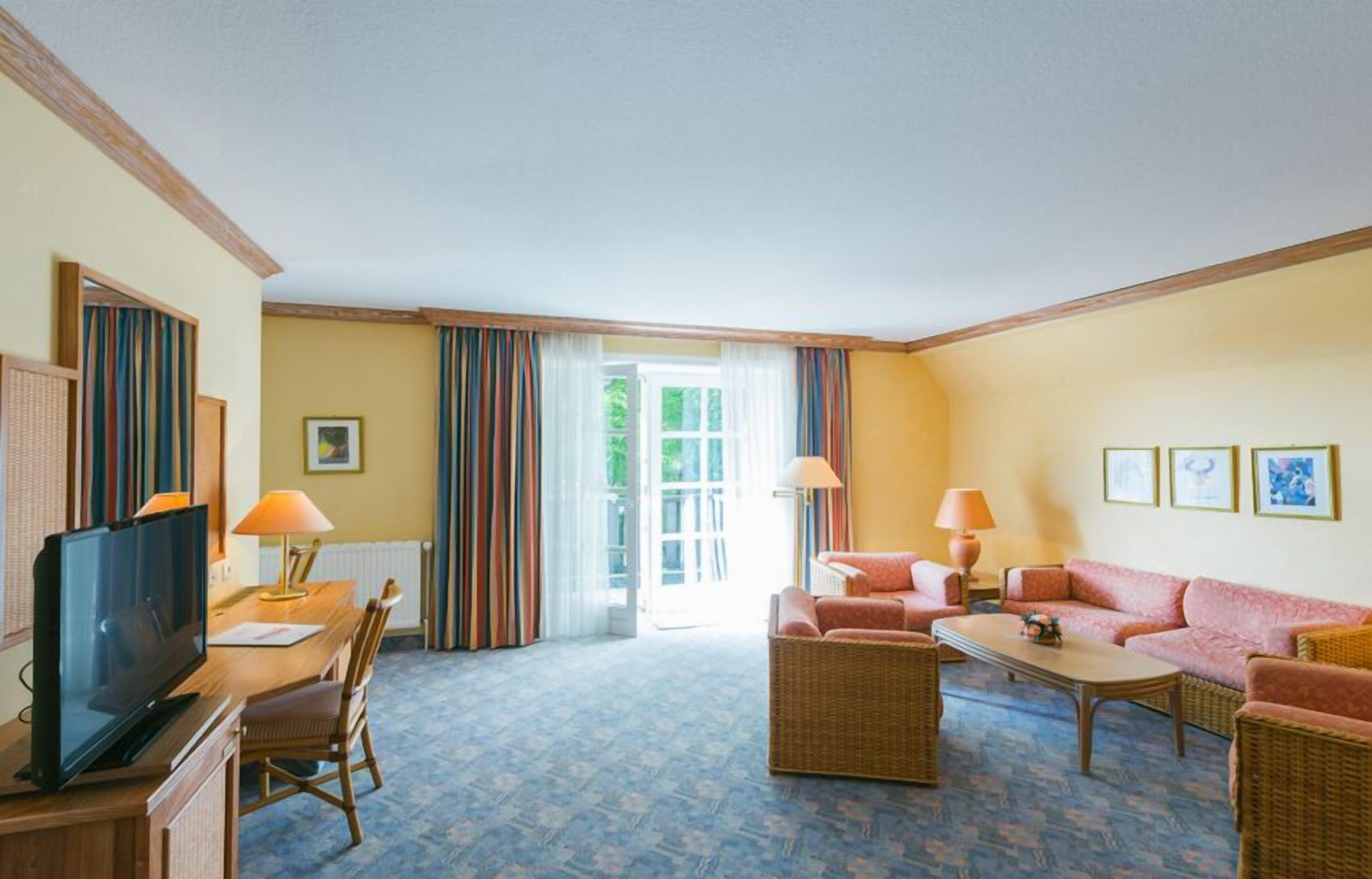 32-inch tv with cable channels