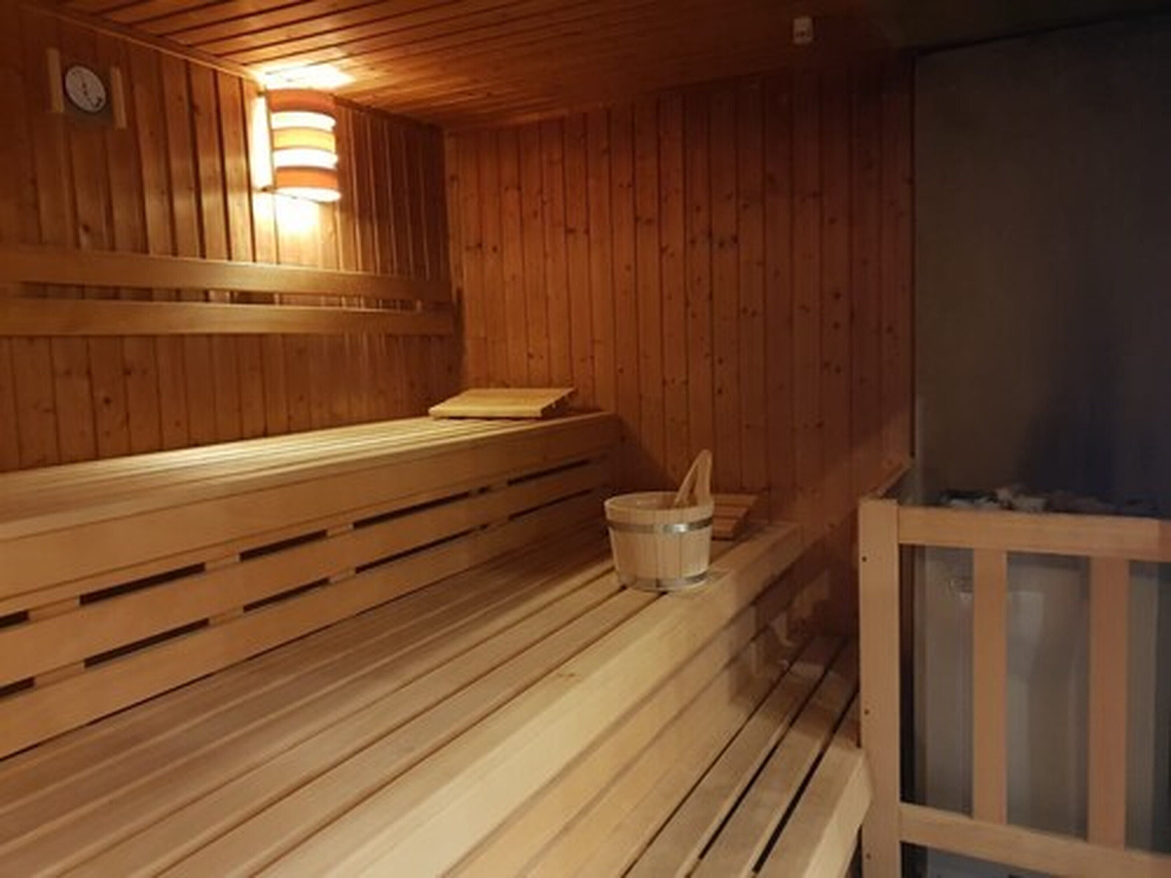 sauna, steam room, turkish bath/hammam, body treatments, aromatherapy
