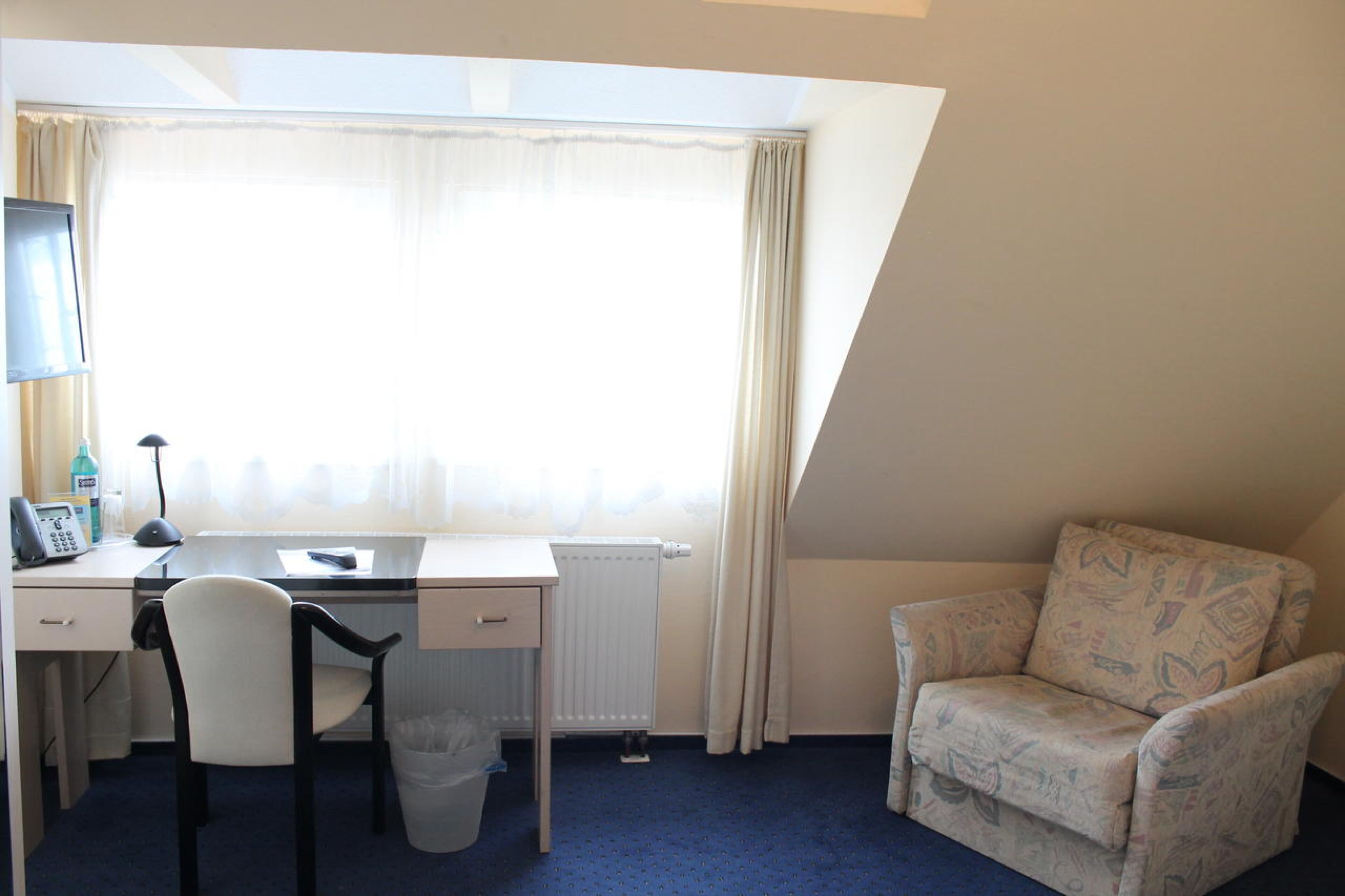 single room | free cots/infant beds, free wifi, bed sheets