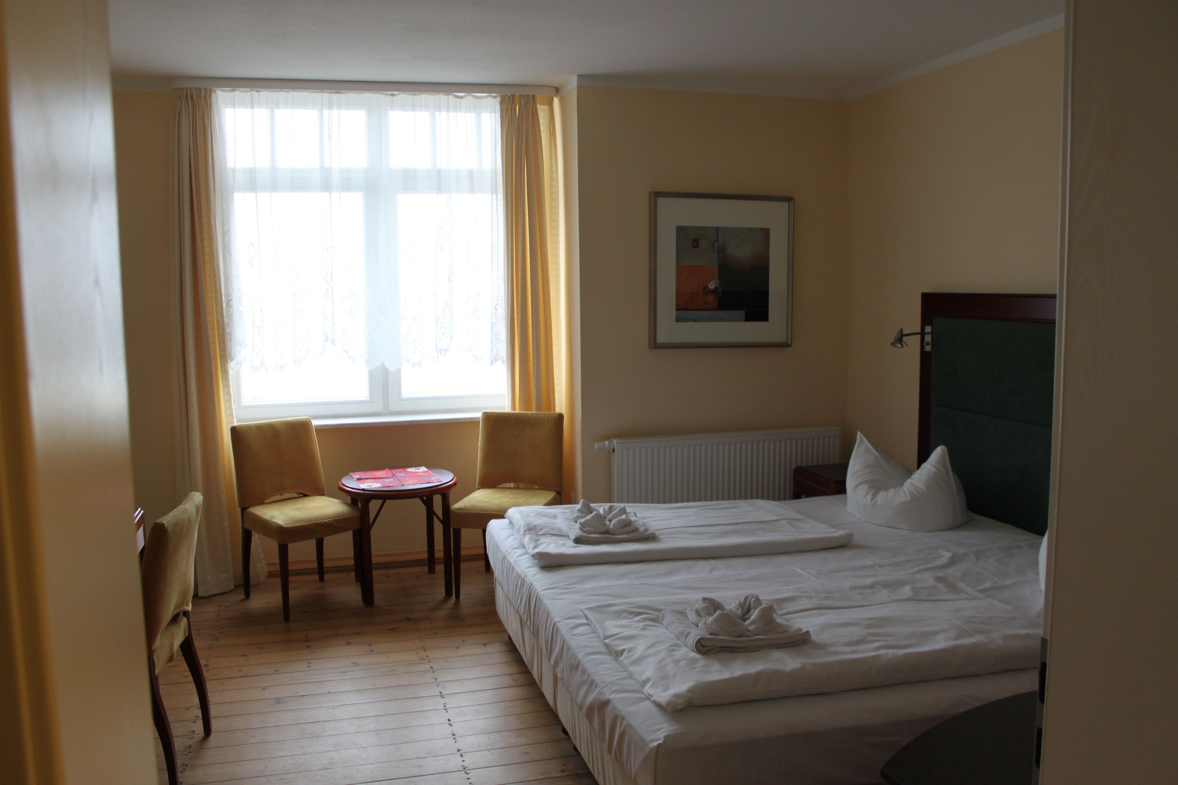 double room | free cots/infant beds, free wifi, bed sheets