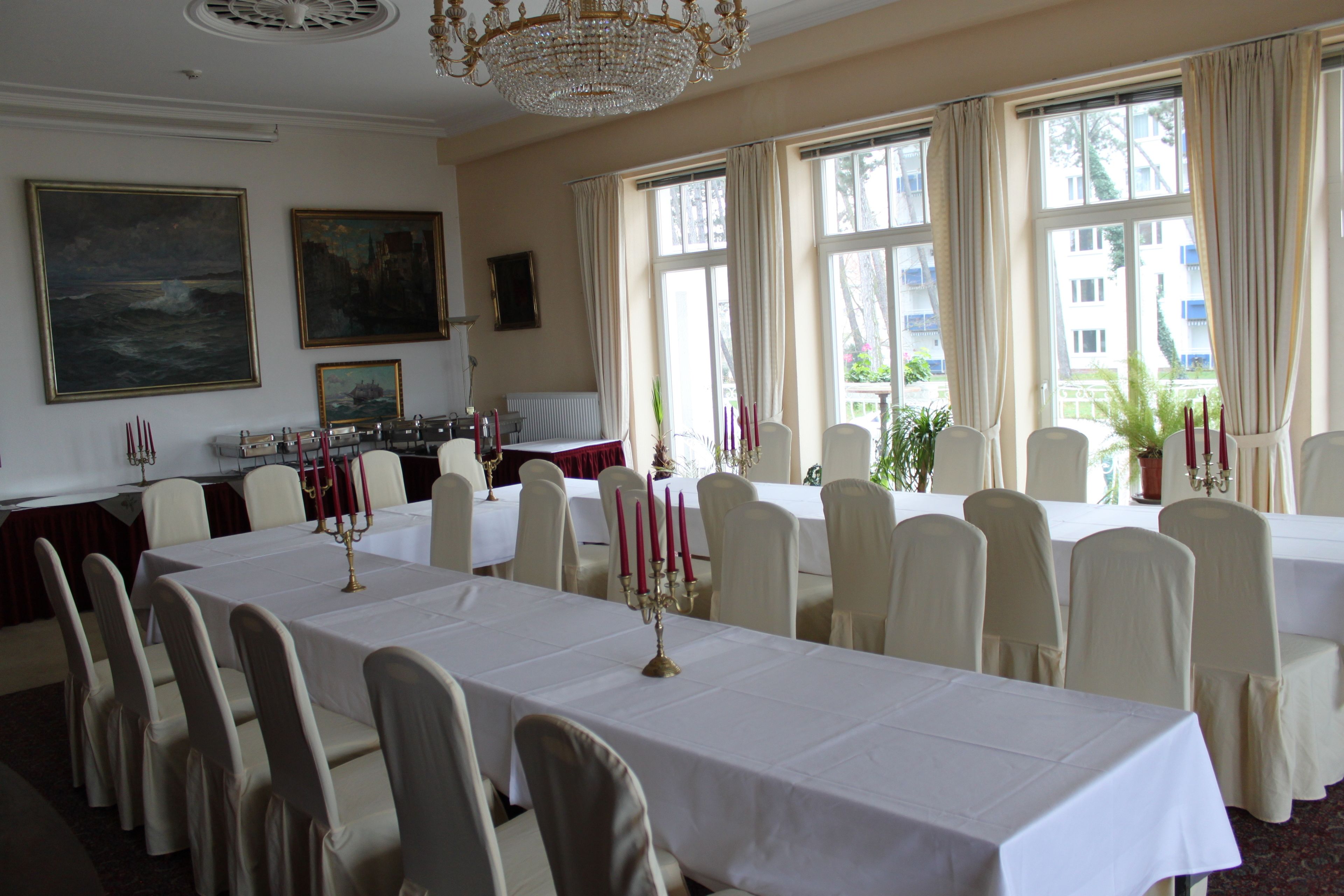 breakfast and dinner served, regional cuisine