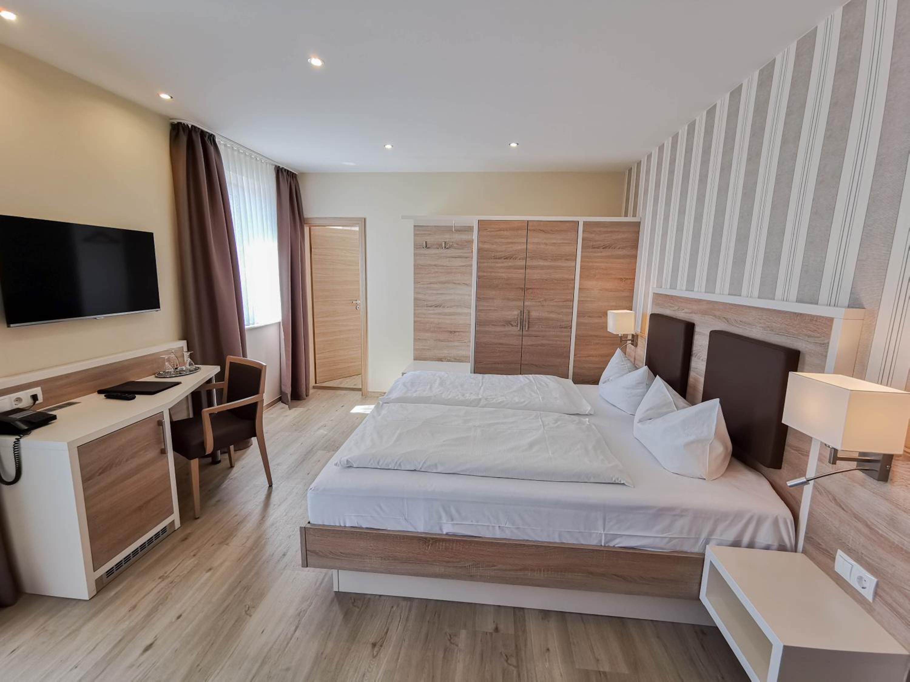 minibar, in-room safe, desk, laptop workspace