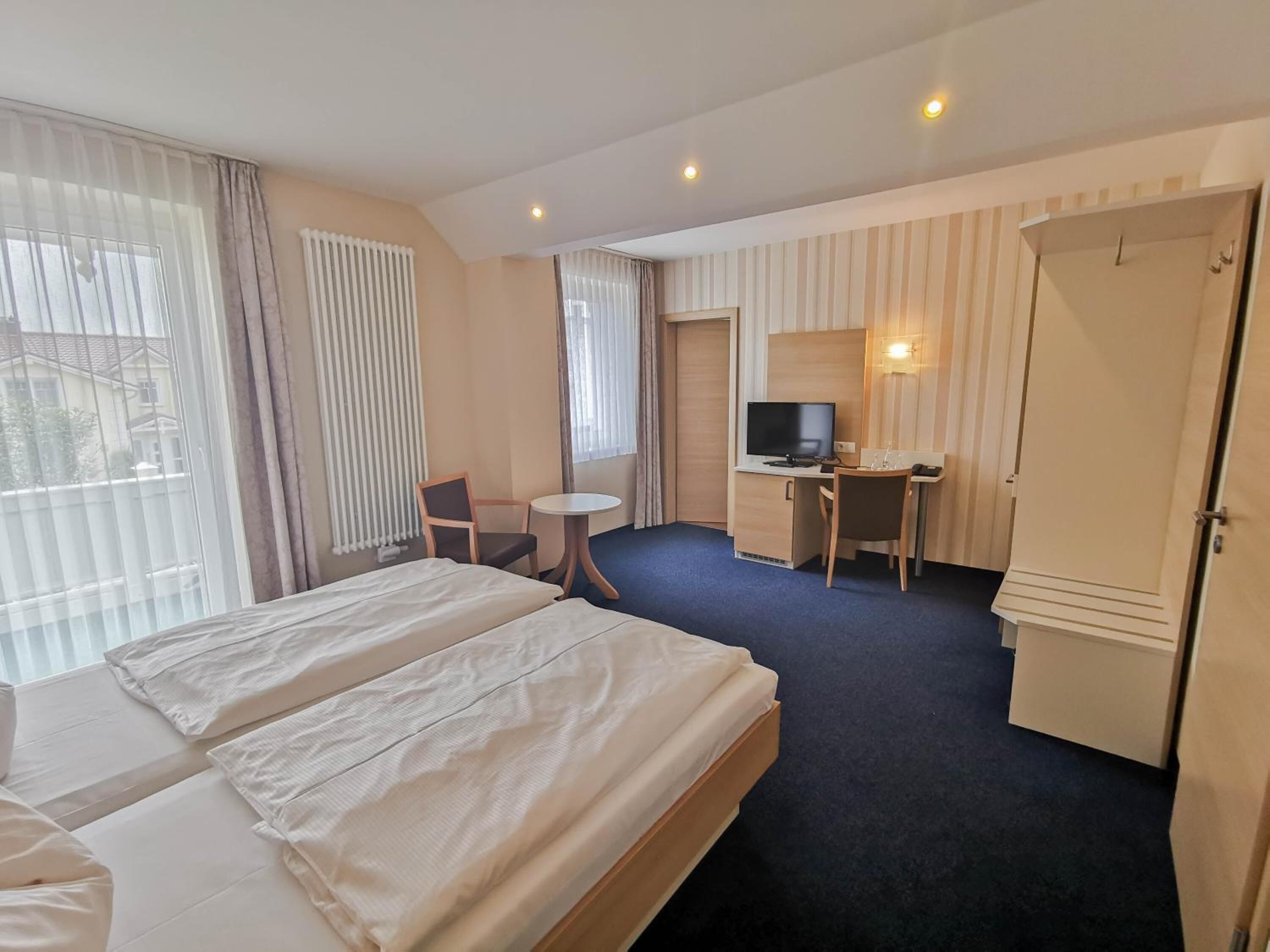 minibar, in-room safe, desk, laptop workspace