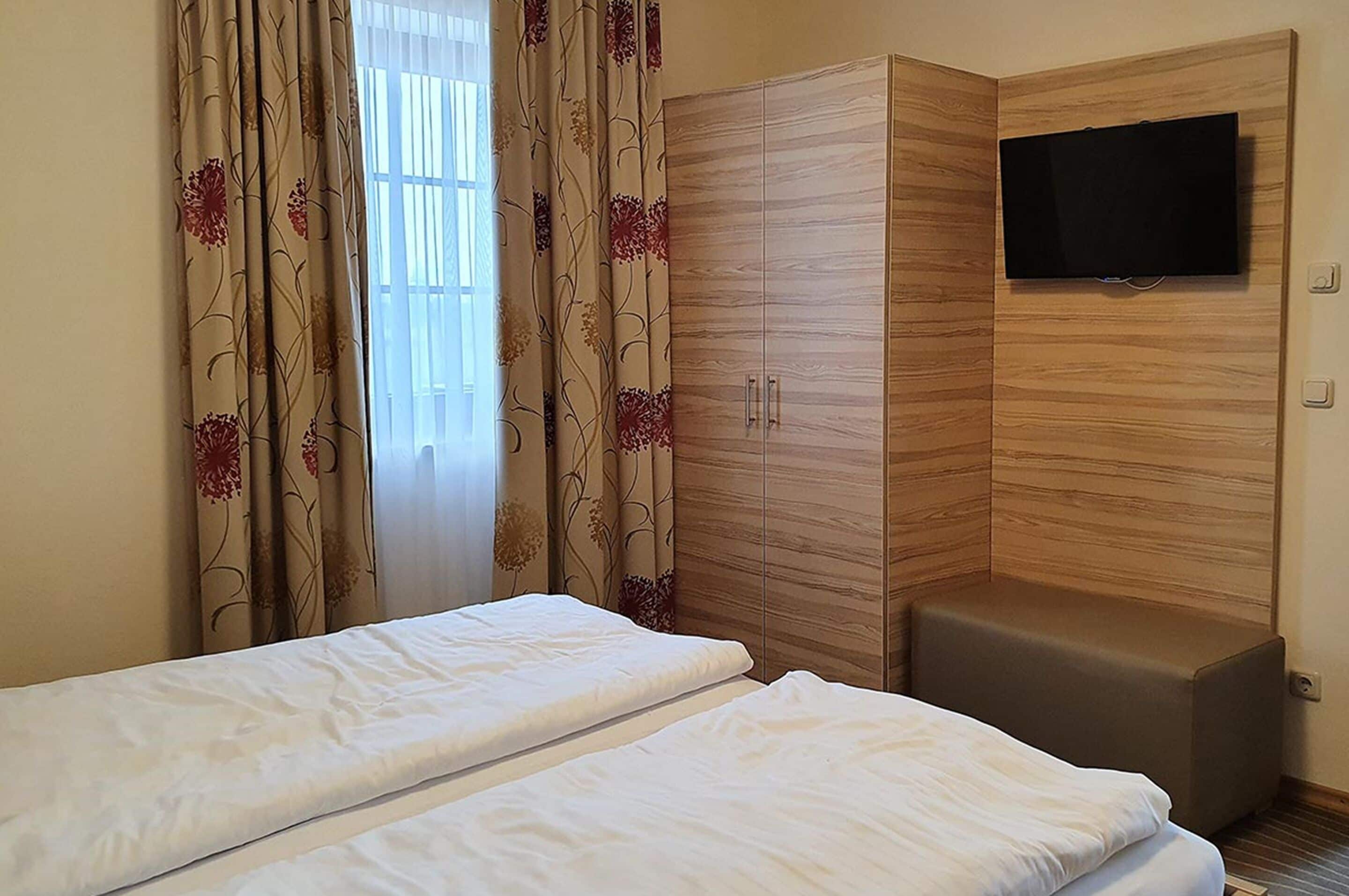 comfort suite, 1 king bed | premium bedding, in-room safe, desk, blackout curtains