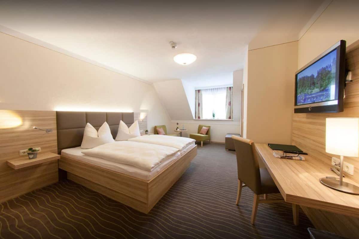 Premium bedding, in-room safe, desk, blackout curtains