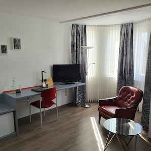 Flat-screen TV - Hotel Postbauer Heng (Postbauer-Heng)