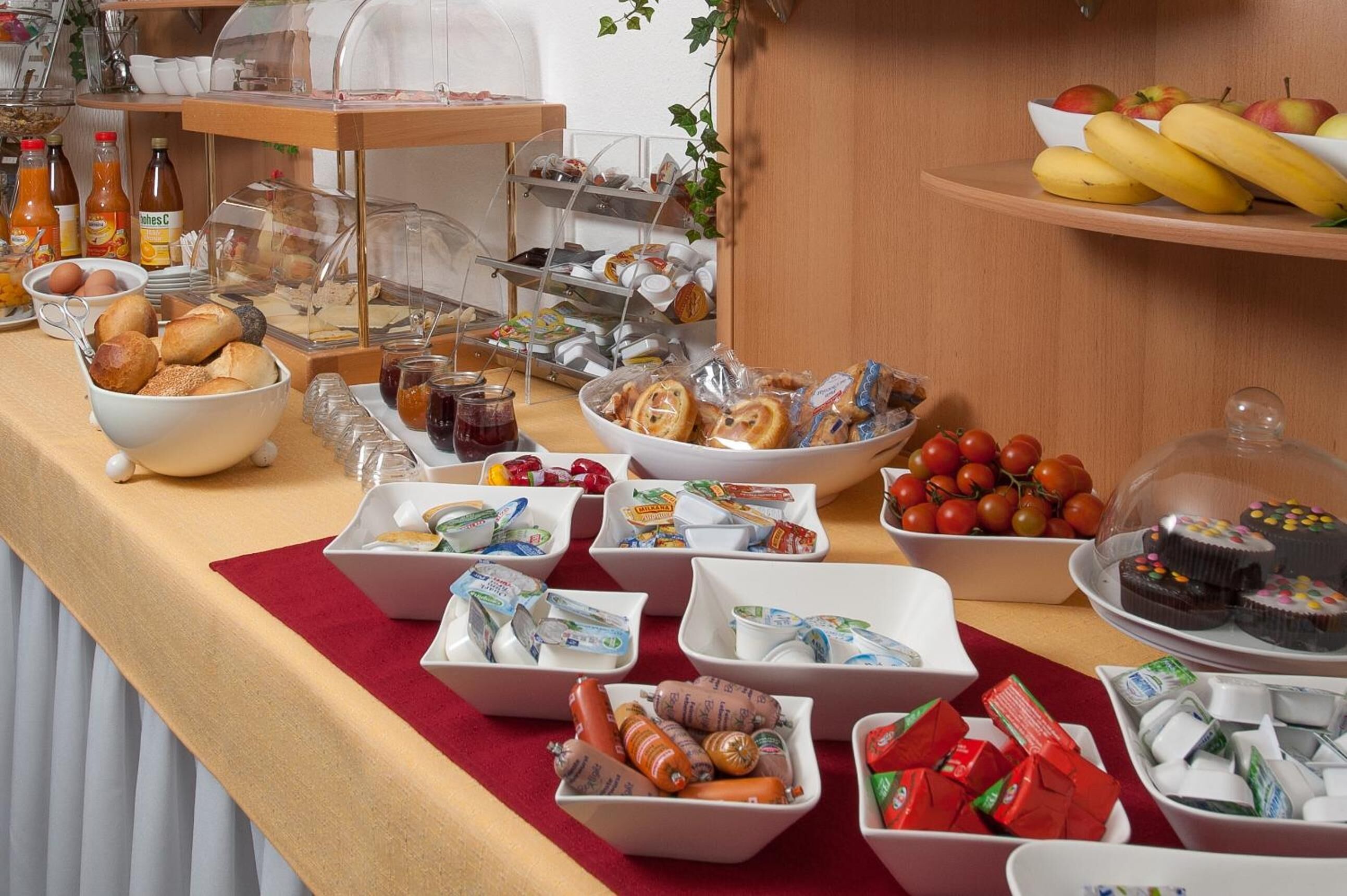 Daily buffet breakfast (EUR 9 per person)